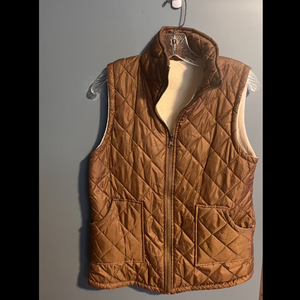 💙 REVERSIBLE gold and cream vest